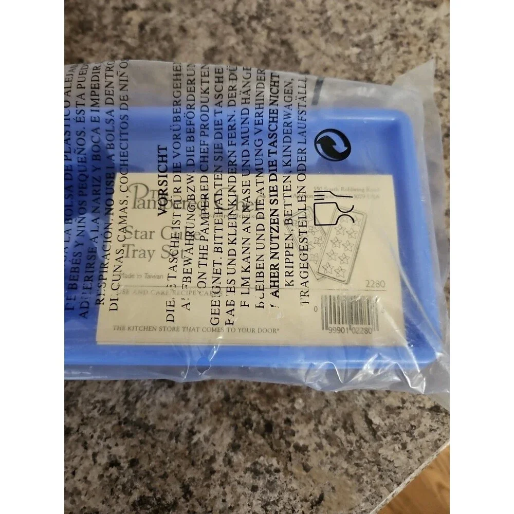New In Package Pampered Chef Star Ice Cube Trays Set of 2, Blue